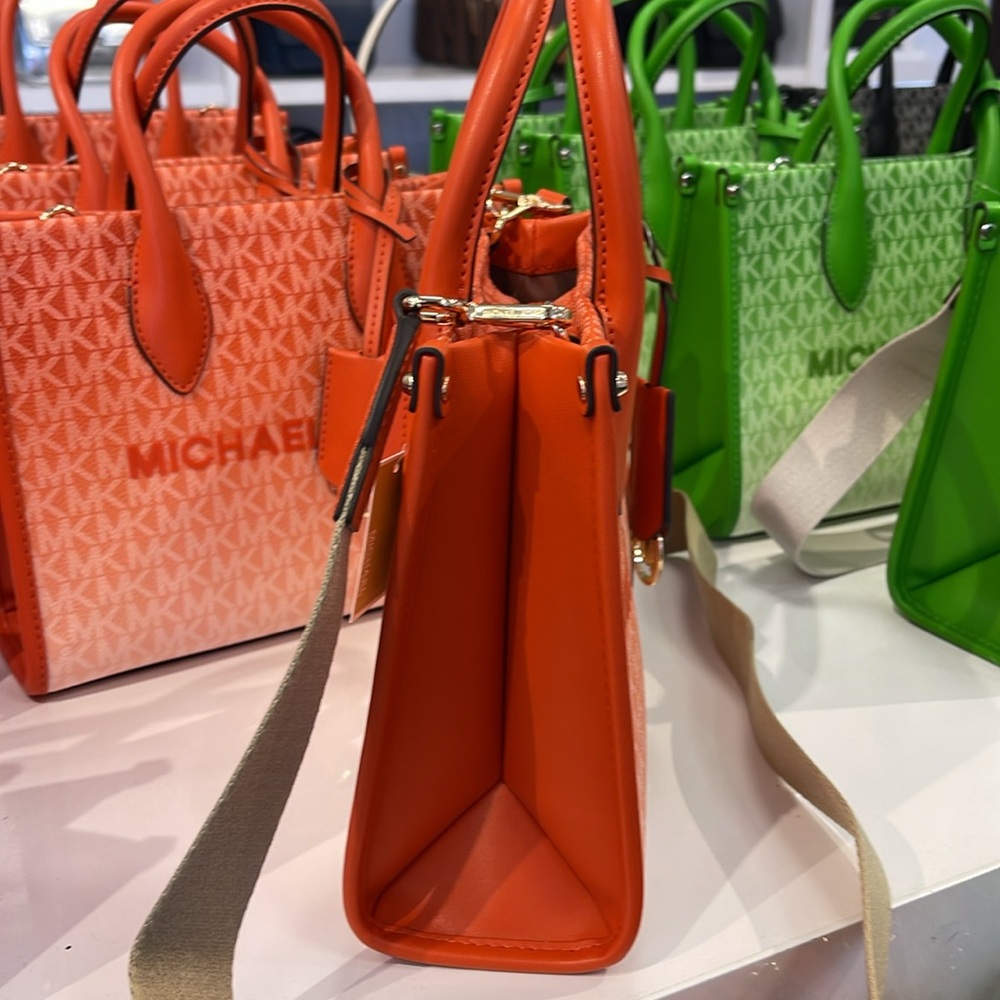 Michael Kors Mirella Small Ombré Signature Logo Crossbody Bag
Red Clay 
NWT - Picture 4 of 16